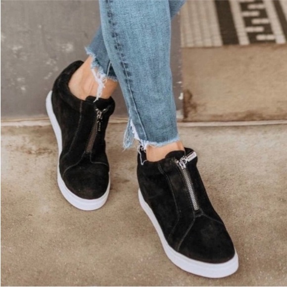 Blondo Glenda Black Suede Platform Front Zip Waterproof Sneaker Size 7M - Picture 3 of 10